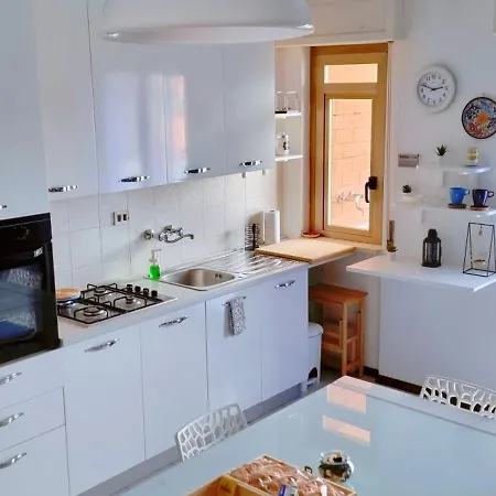 Trilocale 200m Dal Mare - Il Faro Blu アパート マルティンシクーロ